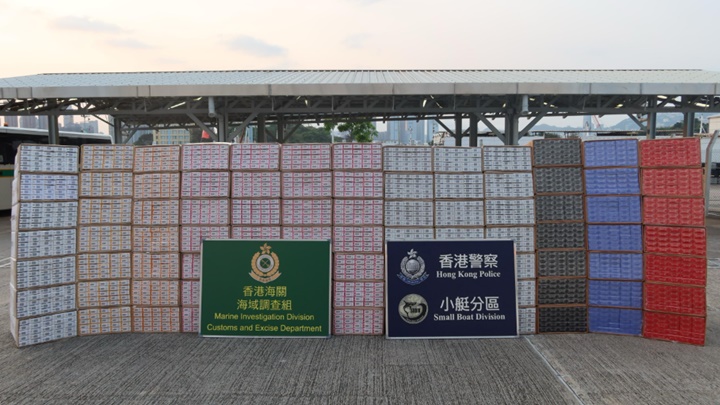 警方檢獲183箱懷疑私煙。警方提供