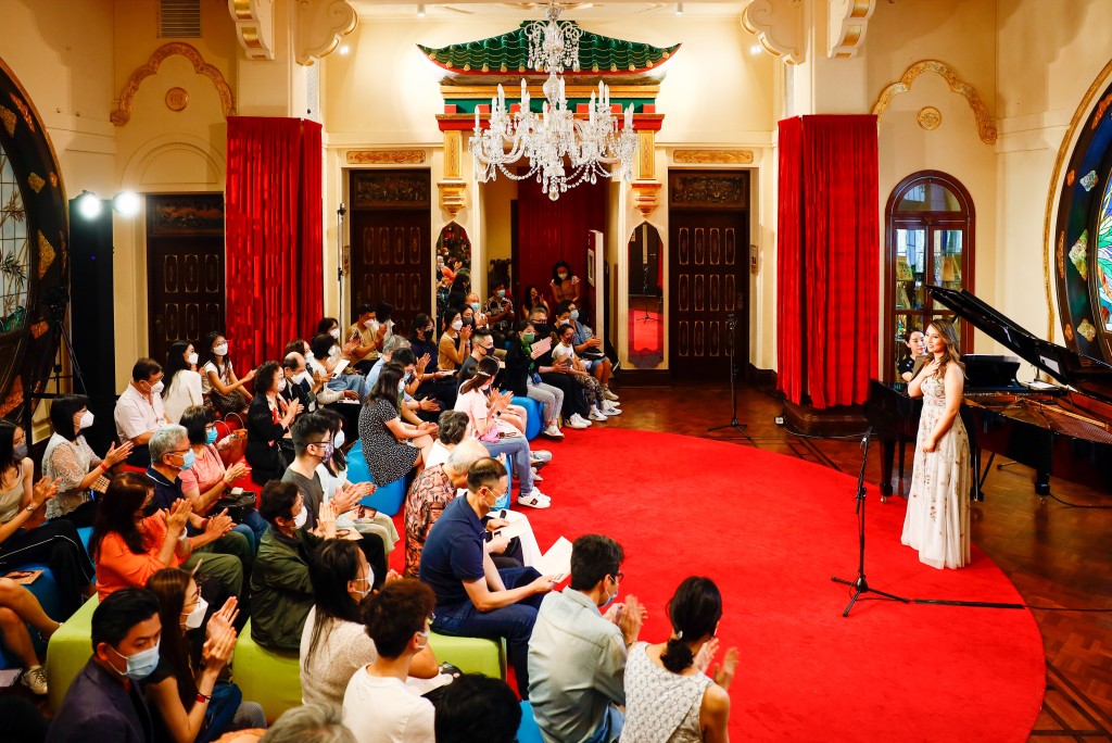 《不宣之于口的事儿》独唱会在古意盎然的虎豹乐圃举行。