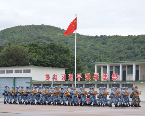 香港青少年軍事夏令營在新圍軍營開營。