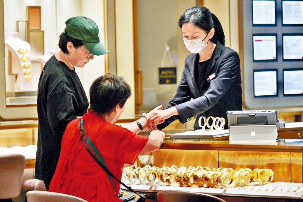 5月的零售業總銷貨價值出爐，其中珠寶首飾類別按年升51.8%。