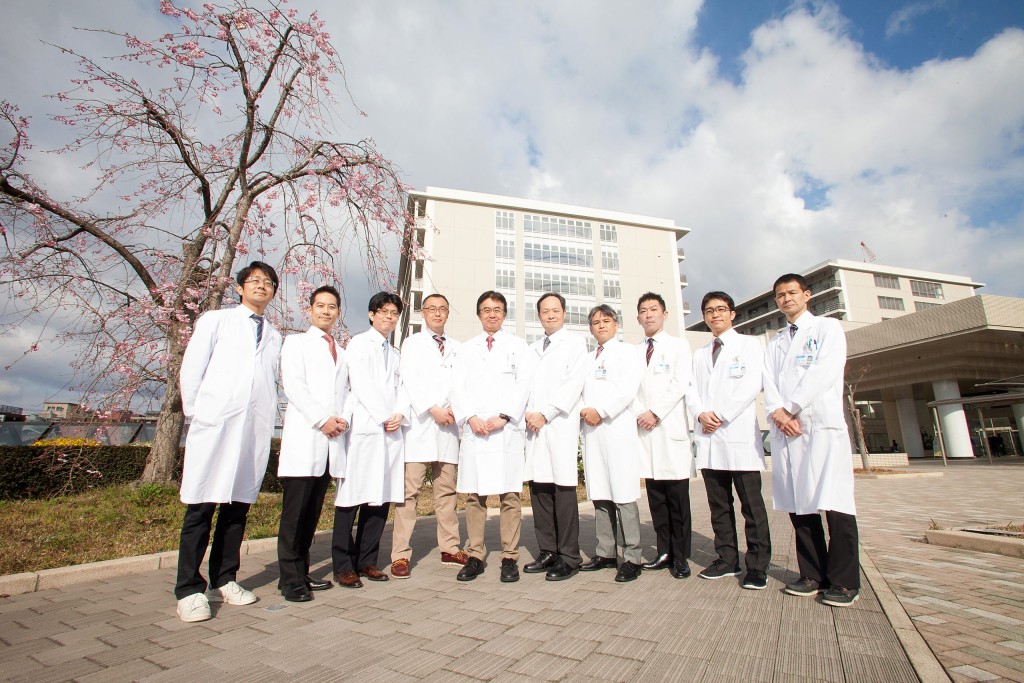 京都大学医学部附属医院外科团队。