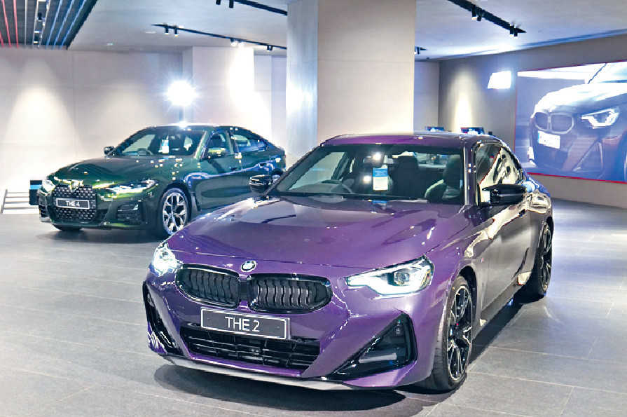 ■現場另外兩款主角2系Coupe（右）及4系GranCoupe（左）。