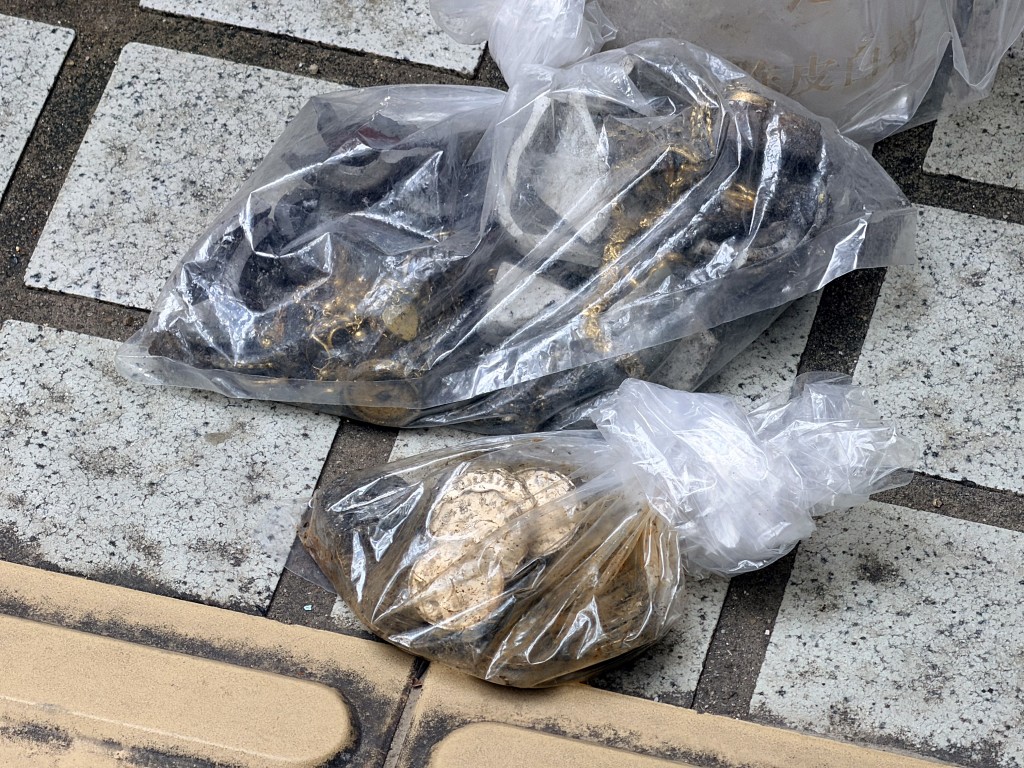 鄧太尋獲的部分物件。梁國峰攝 鄧太尋獲的部分物件。梁國峰攝