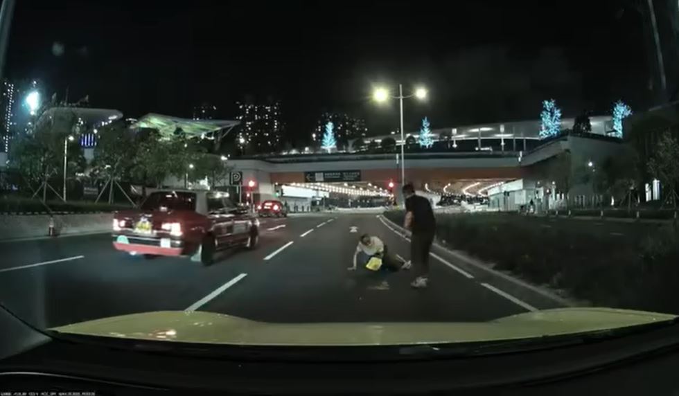 車cam司機下車了解事件。轉載fb車cam L（香港群組）