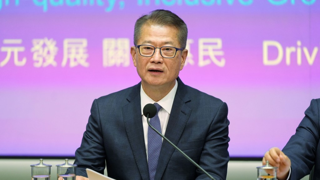 陳茂波今早出席電台聯播節目。資料圖片