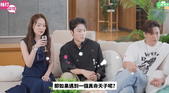 蔡潔表情成為焦點。 蔡潔表情成為焦點。