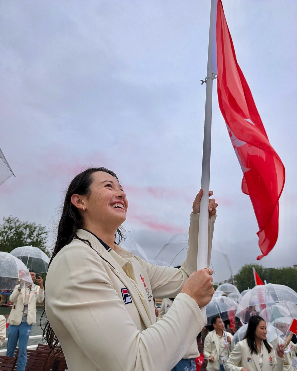 何诗蓓的笑容获网民称赞。