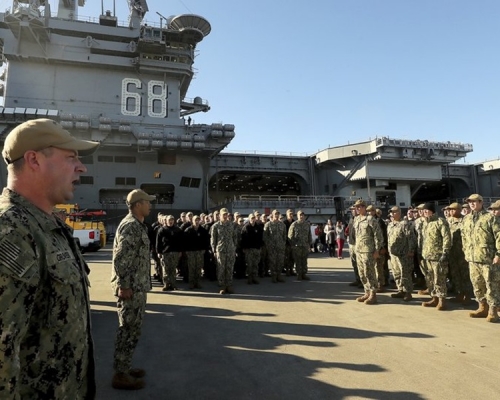 警告波斯灣船隻勿駛近美艦100米範圍,美海軍或採合法自衛措施。AP資料圖片