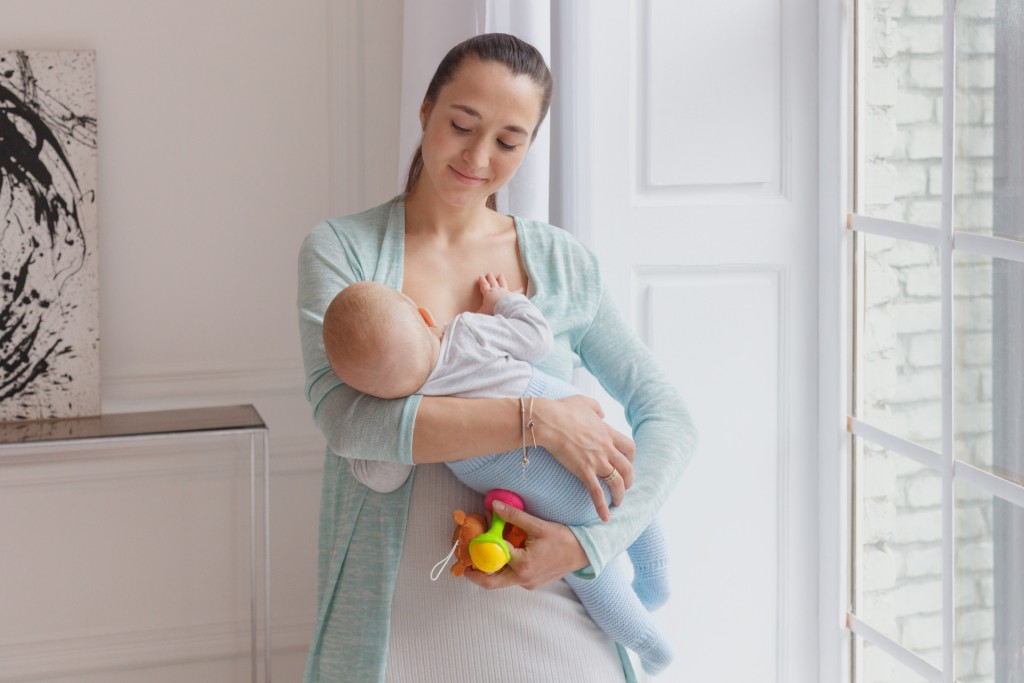 母乳媽媽產後兩星期宜平補調理，可更易上奶。