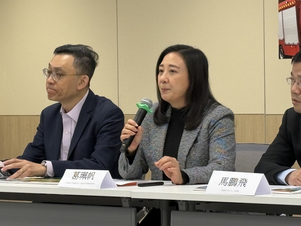 葛珮帆表示，內地消防正大力推進利用無人機滅火。黃子龍攝
