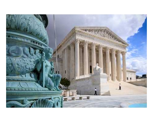 最高法院接受了一位夏威夷地方法官上周的裁決。AP
