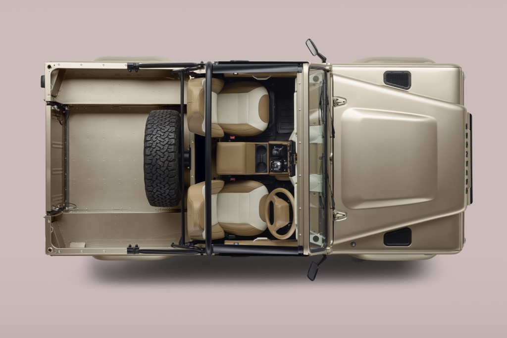 越野路華(Land Rover)Classic Defender 90 Softop是以2012至2016年出產的Defender 90作為Donor Car,車架徹底解體復修,換上全新打造的內外車身部件