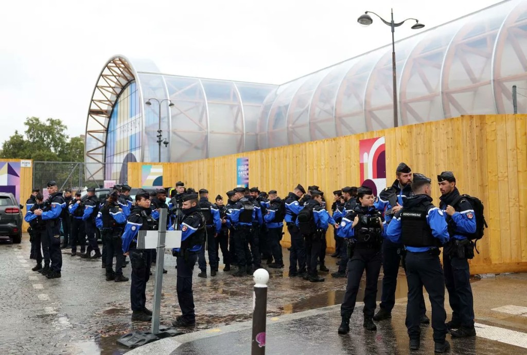 巴黎奧運主場館法蘭西體育場附近一度傳出炸彈威脅，警方發現可疑物體後封鎖周邊地區。X圖片