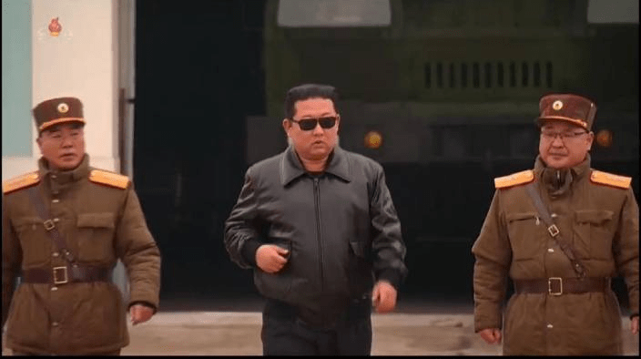 金正恩更拍了一條大片,記錄他親自參觀這次試射。