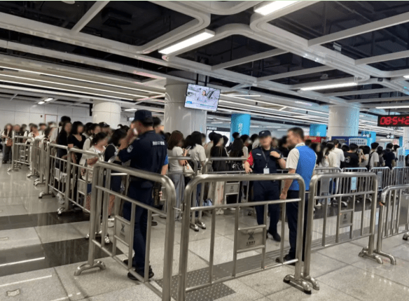 深圳地铁7月20日起启用地铁安检新安排。深圳大件事 深圳地铁7月20日起启用地铁安检新安排。深圳大件事