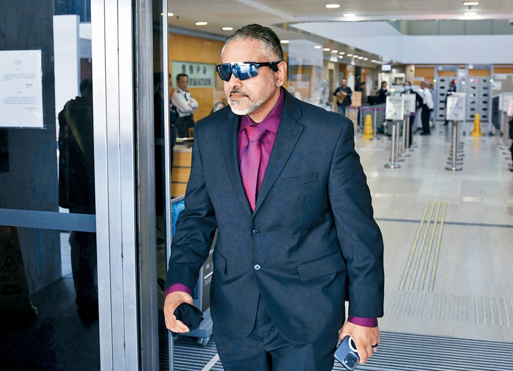 前國泰航空外籍機師Leelan Rukesh Marasinghe要求宣布他在無合理原因下被吊銷體檢證書。