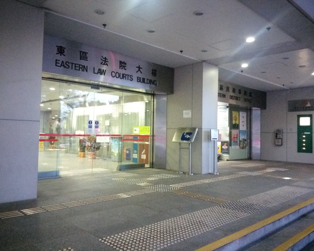 被告今早在東區裁判法院被加控暴動,控方申請被告毋須答辯獲准,案件押後至12月10日再訊。 資料圖片