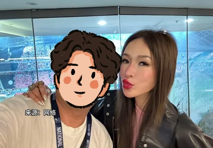 蕭亞軒疑似在VIP包廂欣賞Lady Gaga演出。 蕭亞軒疑似在VIP包廂欣賞Lady Gaga演出。