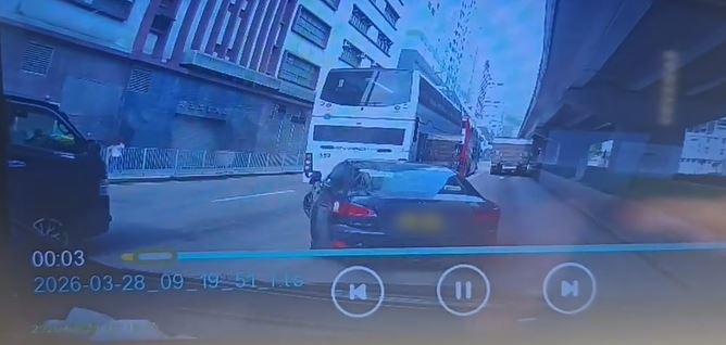 私家車向左切線。fb 車cam L（香港群組）  