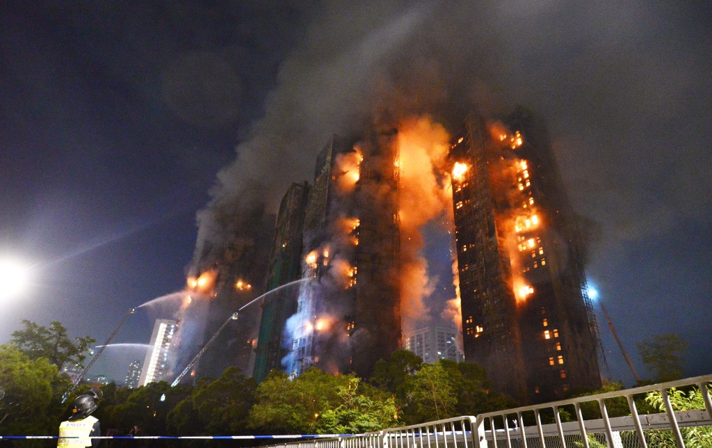 伍新華認為,相對於3億元的工程總造價,為了節省約10萬元的物料成本而違規使用不防火的棚網,此舉完全是得不值得。資料圖片 伍新華認為,相對於3億元的工程總造價,為了節省約10萬元的物料成本而違規使用不防火的棚網,此舉完全是得不值得。資料圖片