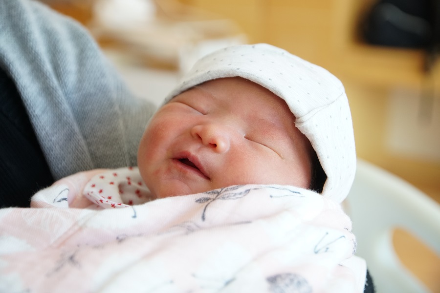 Monie早前開刀誕下愛女子子。