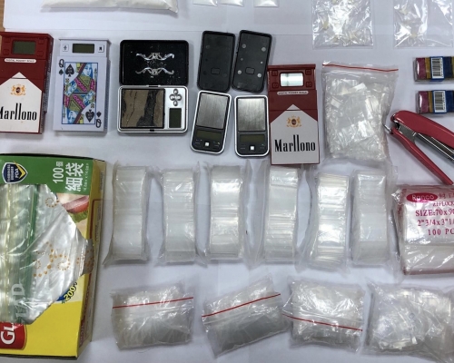 行動中檢獲的毒品及包裝工具。