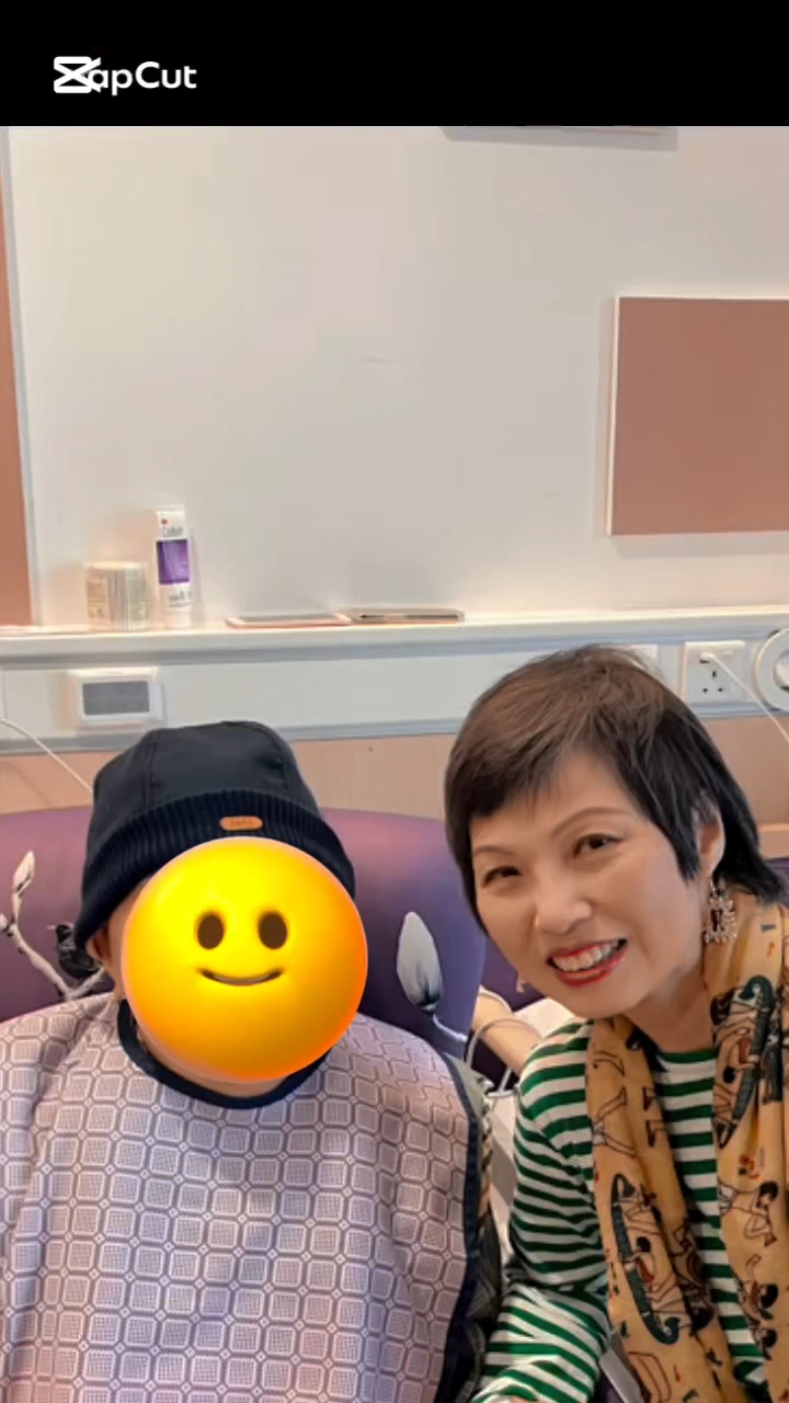 前港台DJ夏妙然去年3月為鍾景輝慶祝生日。 前港台DJ夏妙然去年3月為鍾景輝慶祝生日。