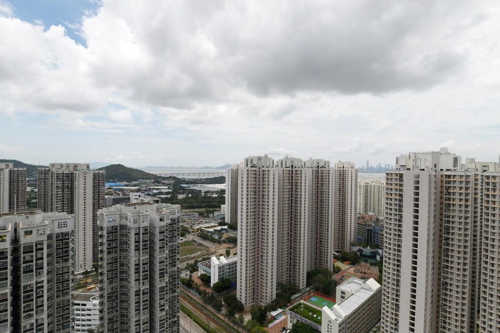 網民批評天水圍居民環境配套差勸人莫買天水圍樓惹爭議。示意圖片