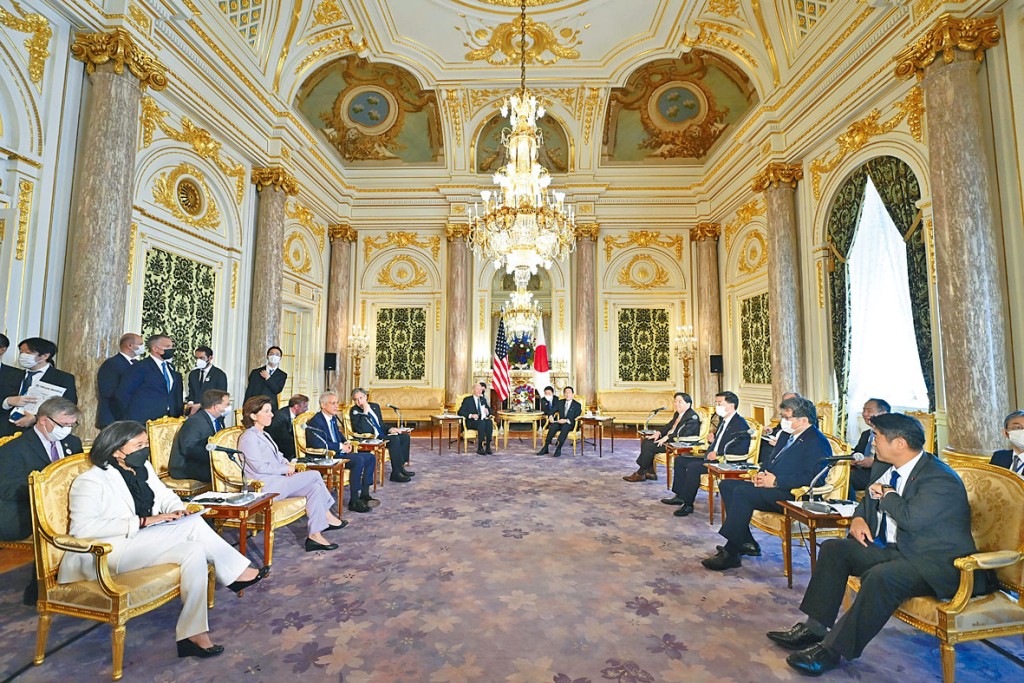 拜登（中左）和岸田文雄（中右），昨在迎賓館會談。