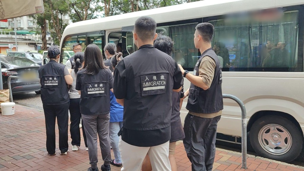 入境處拘捕37人。