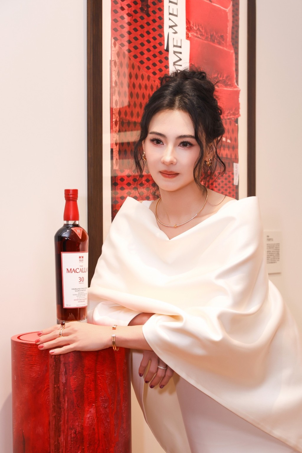 不少圍觀粉絲直呼「狀態超美」、「白月光回來了」。 不少圍觀粉絲直呼「狀態超美」、「白月光回來了」。