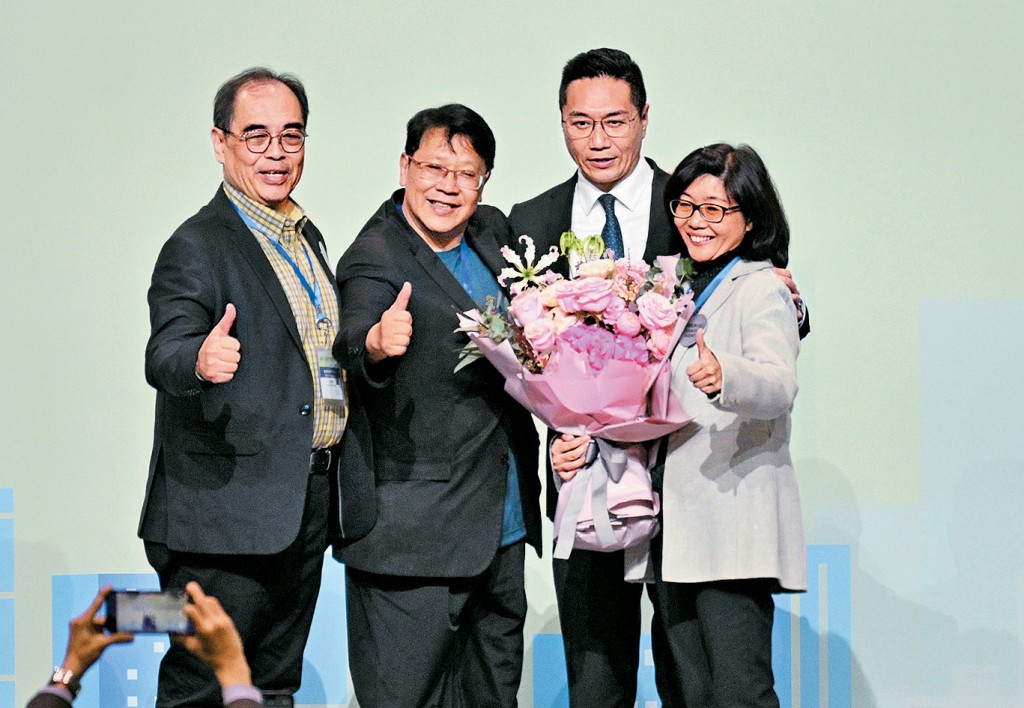 自由黨主席邵家輝取得827票，成功連任批發及零售界議員。