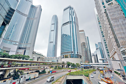 政府指關稅戰短期或困擾香港經濟前景,但內地經濟持續穩步增長,加上政府各項推動經濟增長和開拓更多元化市場的措施,將會為本港不同經濟活動帶來支持。資料圖片 政府指關稅戰短期或困擾香港經濟前景,但內地經濟持續穩步增長,加上政府各項推動經濟增長和開拓更多元化市場的措施,將會為本港不同經濟活動帶來支持。資料圖片