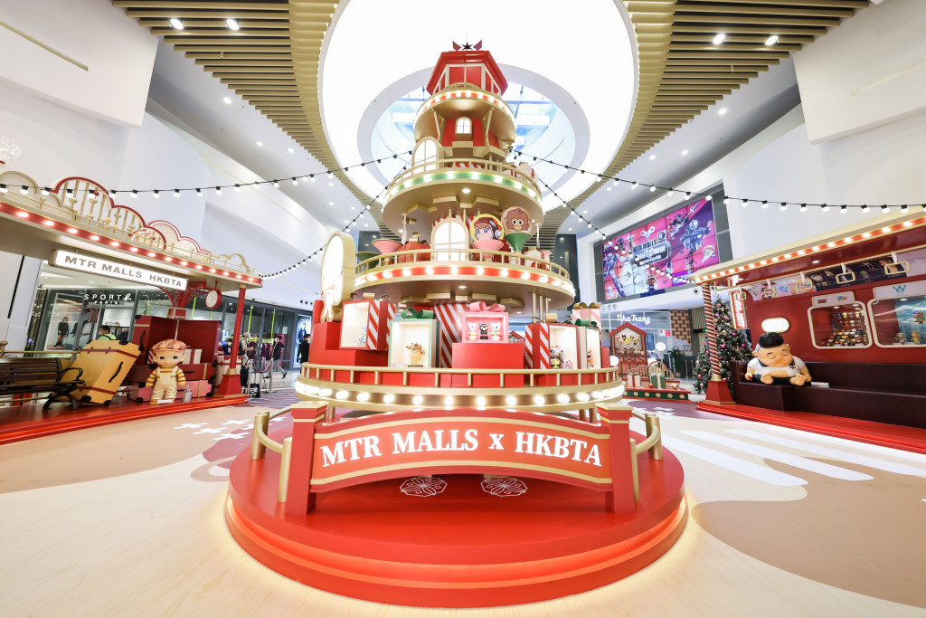5米高的巨型玩具燈塔，是PopCorn「夢．玩．車站」的焦點。