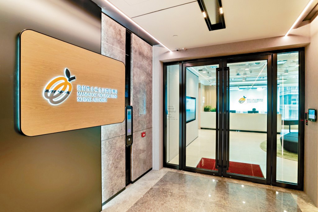 積金易公司已處理超過76%投訴，約8800宗個案，平均處理時間約18個工作天。