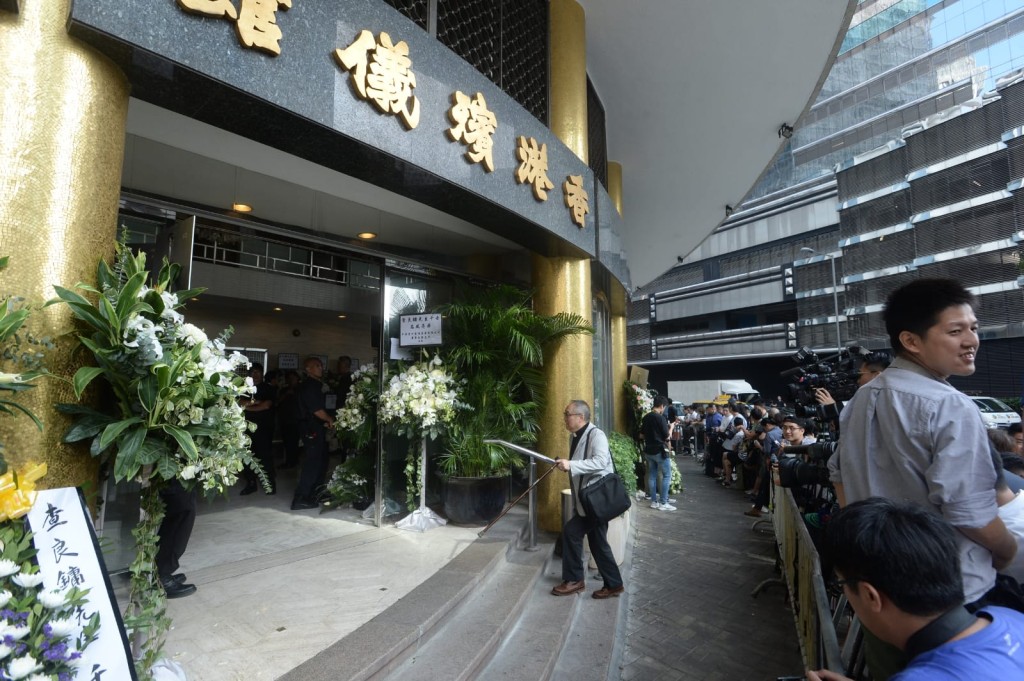 金庸今日早上舉殯，生前多位好友及政要友好到場。