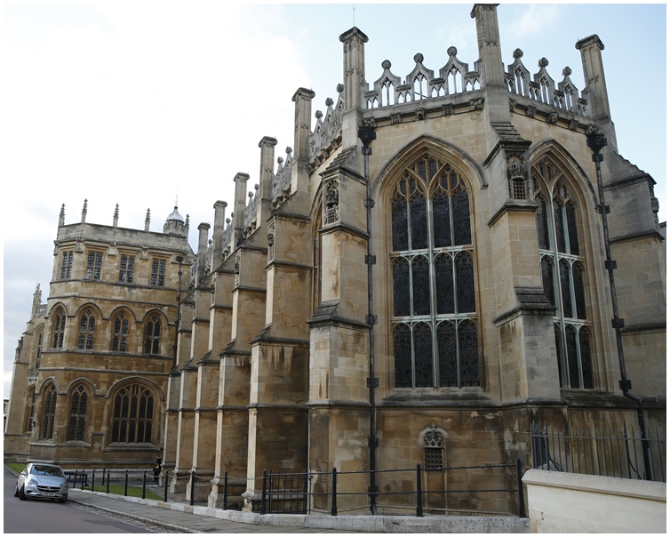 圣乔治教堂能容纳800多人。AP