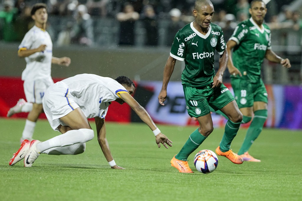 16歲的巴西未來之星干斯卡奧獲曼聯和曼城垂青。法新社