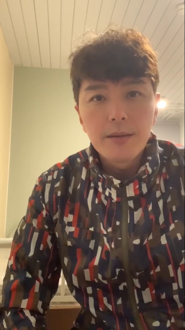 蕭正楠昨晚在隔離中心拍片報平安。