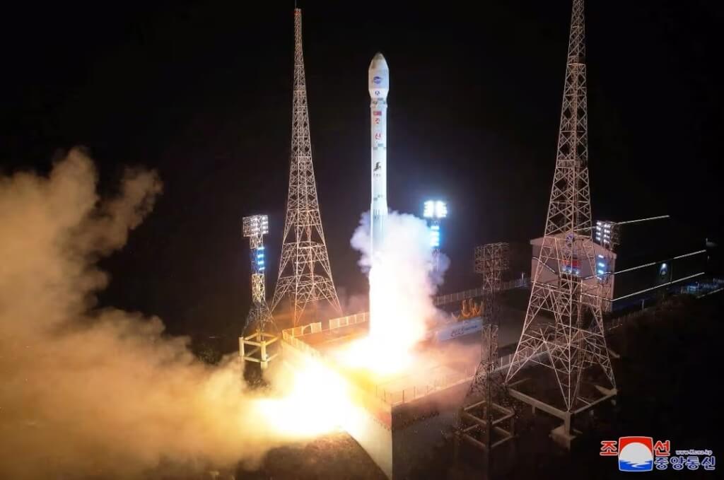北韓去年11月底將軍事偵察衛星萬里鏡1號送上地球軌道。路透社