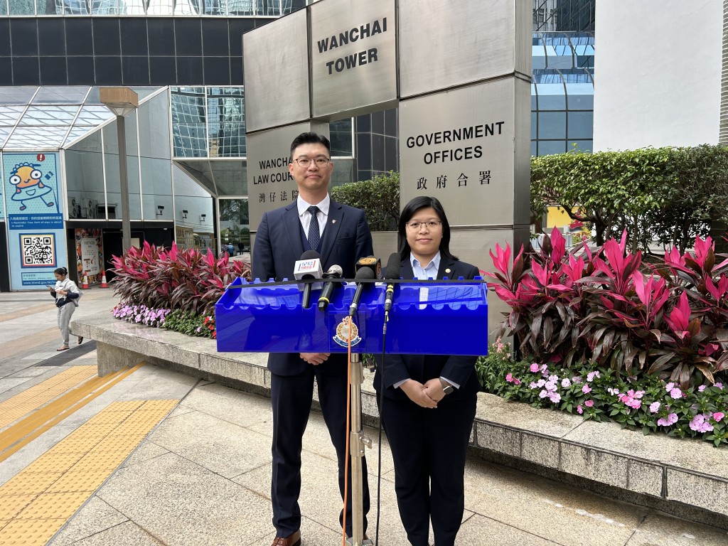 商業罪案調查科訛騙案調查組高級督察文志輝（圖左）及財富情報及調查科高級督察申文燕。曾志恒攝