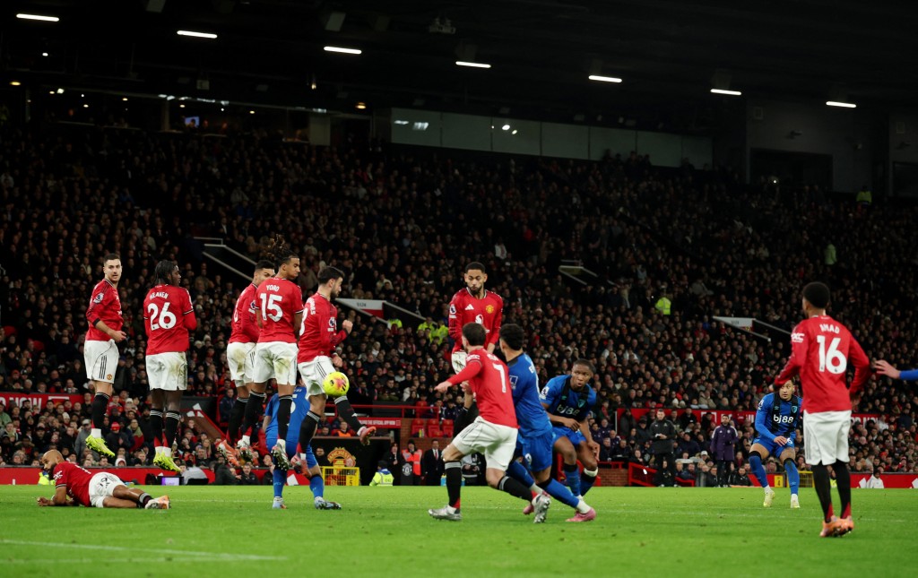 馬科斯達華尼亞直射罰球破網，般尼茅夫首次領先。路透社