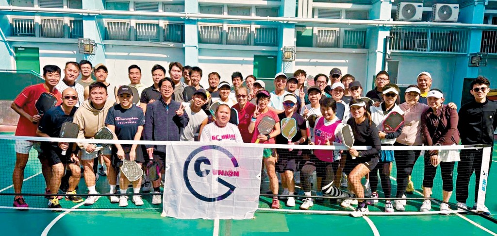 GC Union創辦人Ken（前排中白衣者）希望當局增加公營球場供應量。