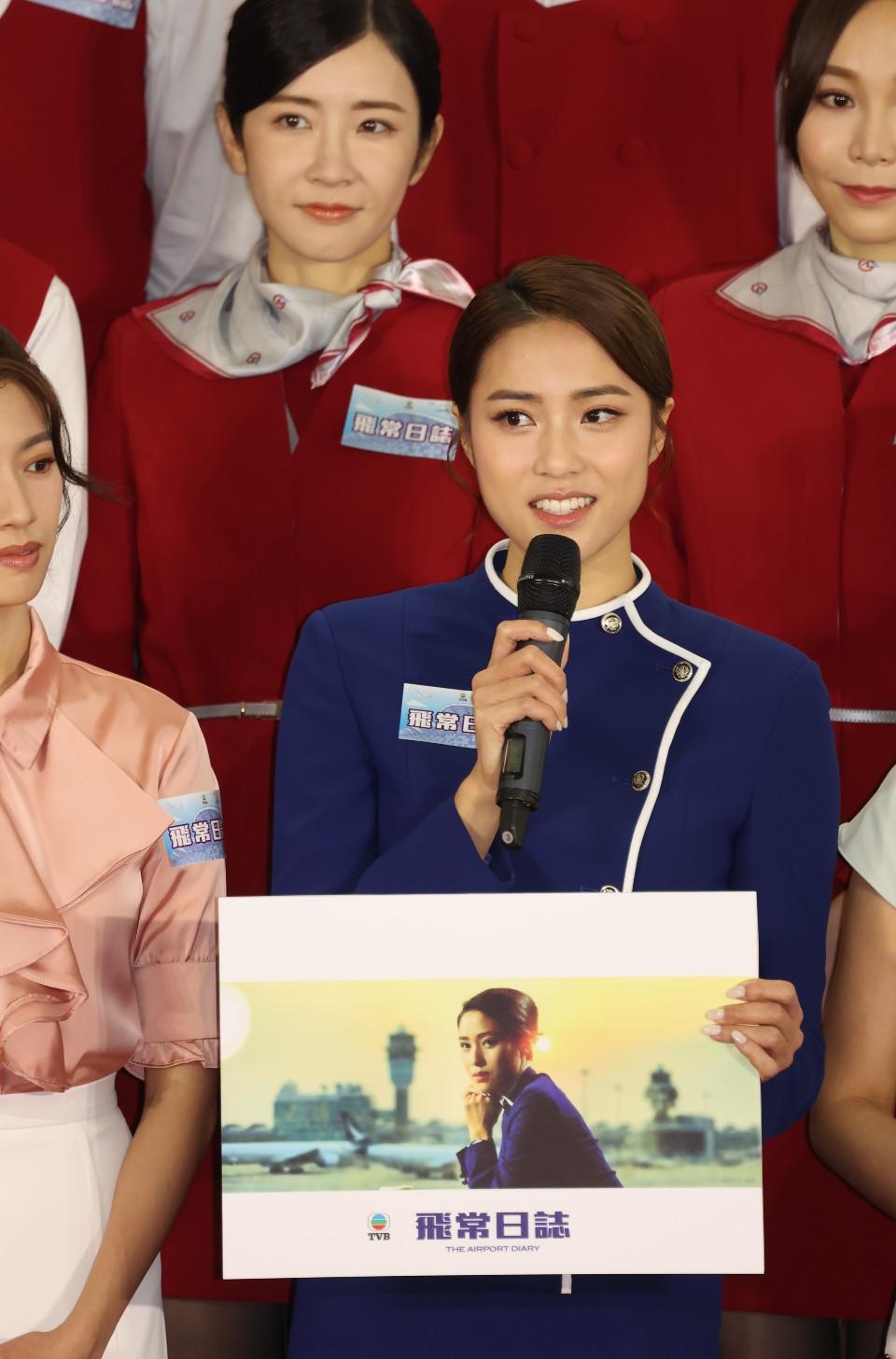 刘颖镟的空姐造型好吸睛。