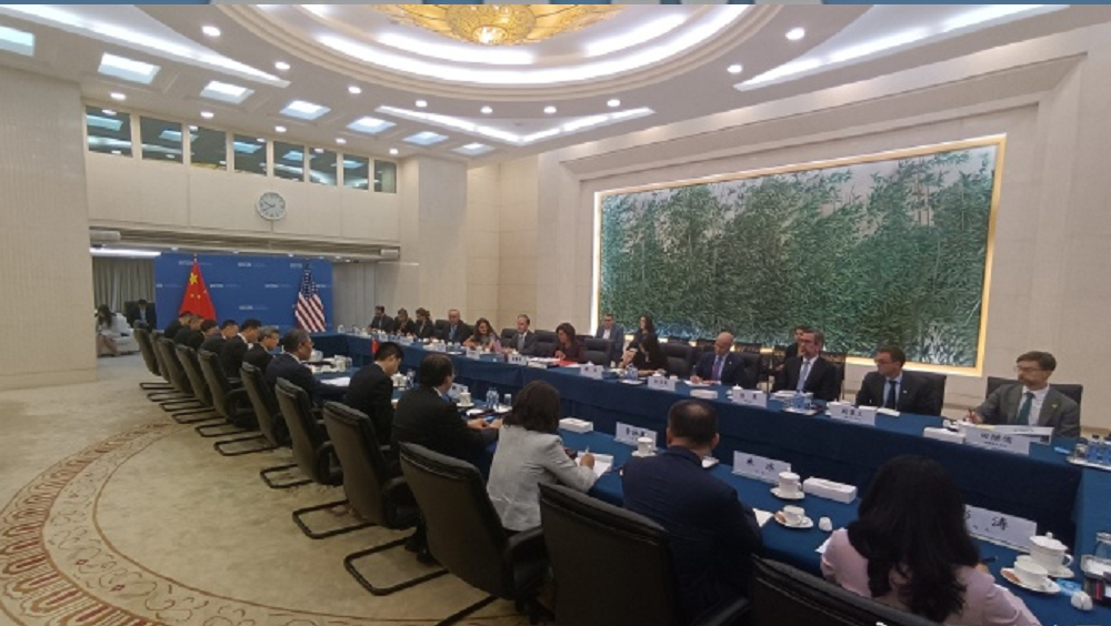 8月28日上午，商务部部长王文涛在北京会见美国商务部长雷蒙多。