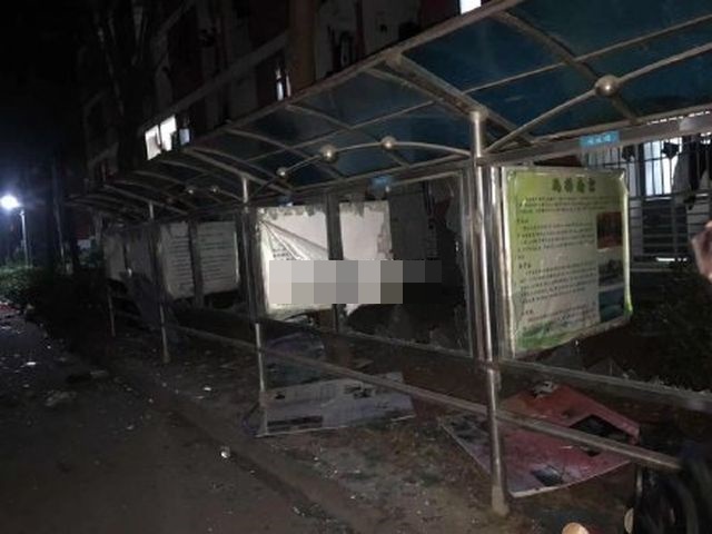 不少学校设施疑被破坏。网图