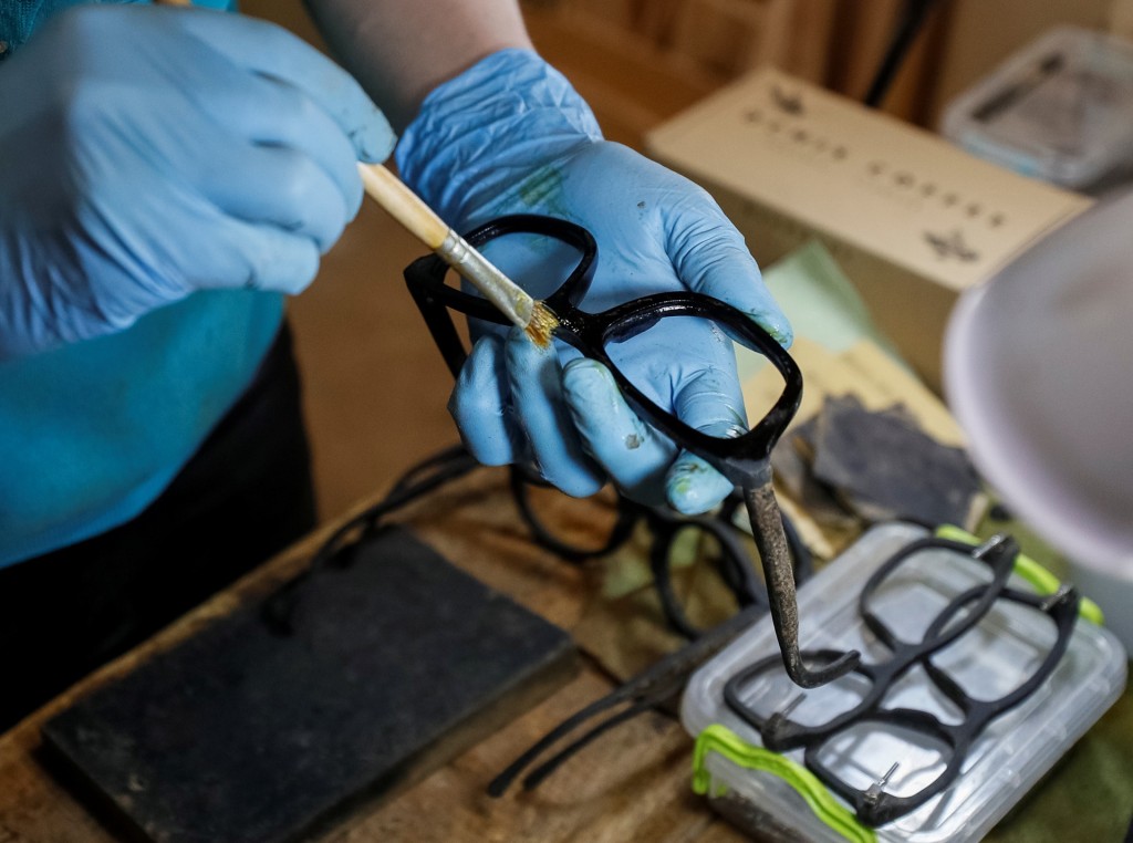 乌克兰基辅一间工作室曾开发用咖啡渣做眼镜框。 路透社