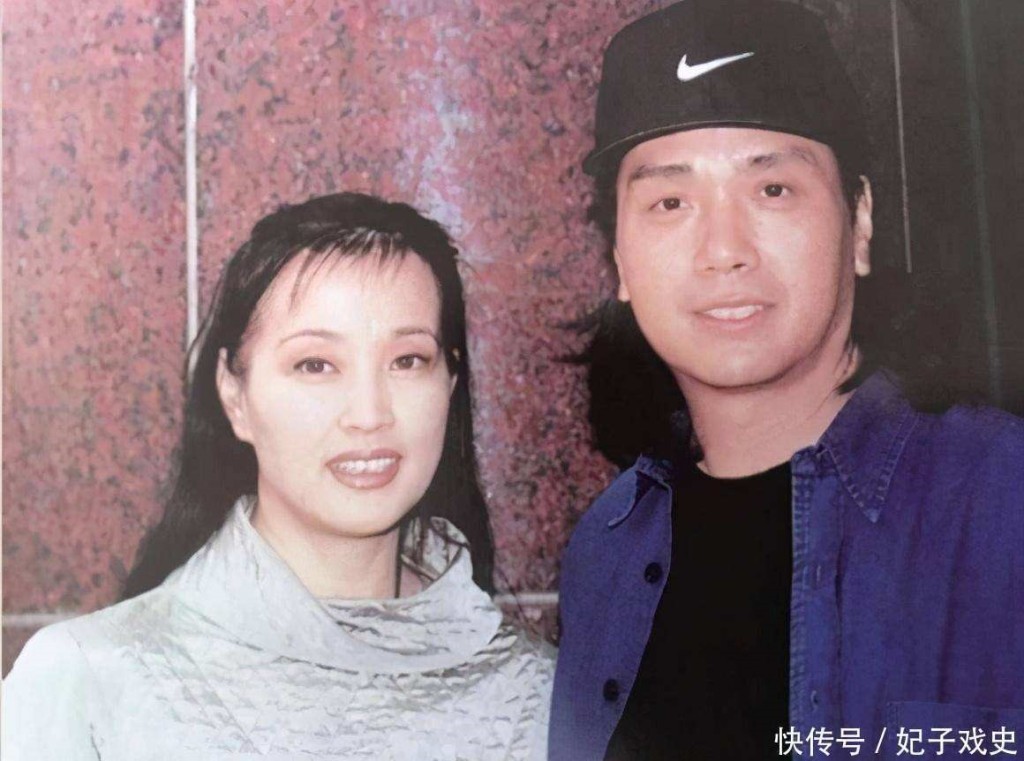 伍衛國曾和內地影后劉曉慶拍拖。 伍衛國曾和內地影后劉曉慶拍拖。