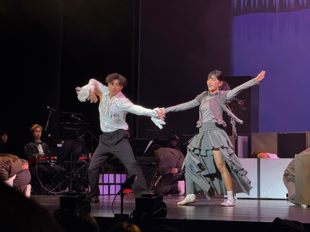 Kakit和SoChing唱跳演出默契十足。