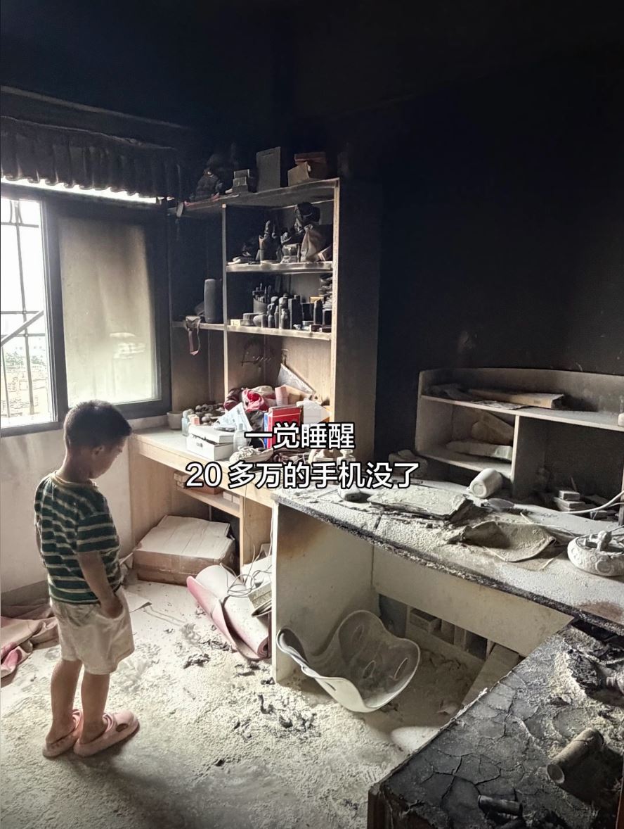 火災後，大彭情緒穩定，語氣平靜的教育兒子。抖音